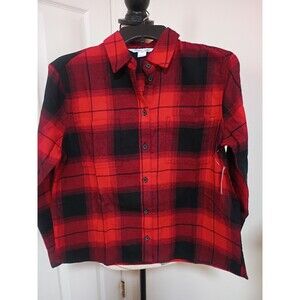 This red and black buffalo check Old Navy flannel boyfriend shirt features a...